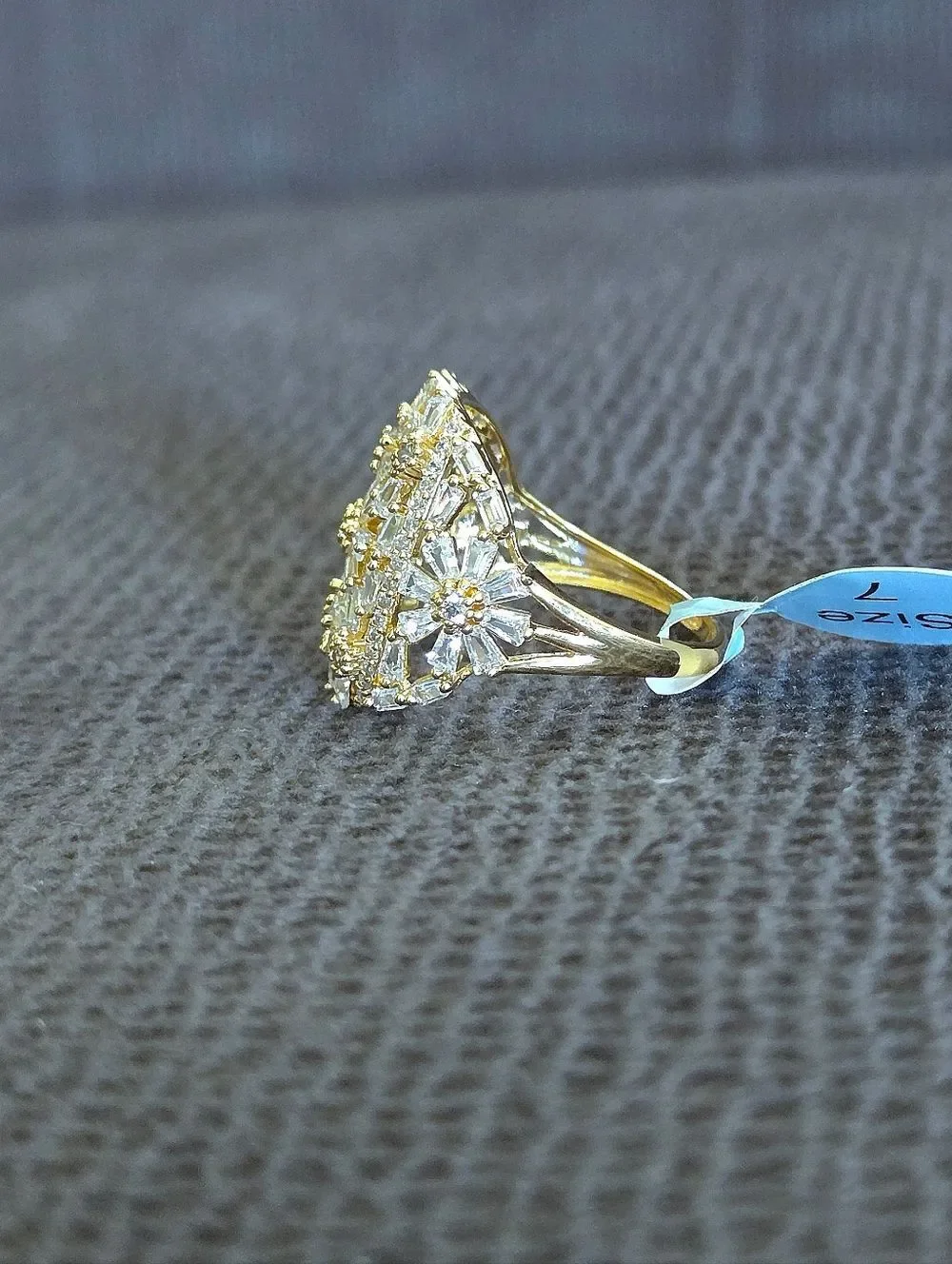 Rachel Zoe Gold💛 Floral🌼 Dome Ring💍 - NWT
